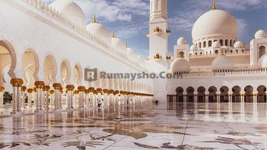 Keutamaan menjaga masjid dari berbagai kotoran kecil hingga sampah.