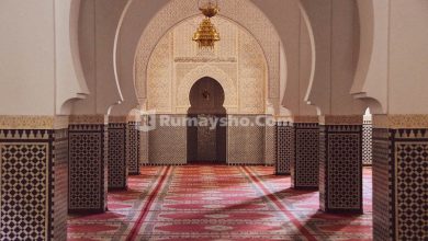 Jangan lupa masuk masjid dengan menghormatinya lewat shalat tahiyatul masjid.
