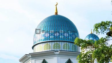 Cara sedekap dalam shalat, di dada ataukah di pusar?