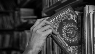 Dua cahaya istimewa—Al-Fātiḥah dan akhir Surah Al-Baqarah—diberikan hanya kepada Nabi ﷺ, sebagai anugerah petunjuk dan perlindungan bagi umatnya.