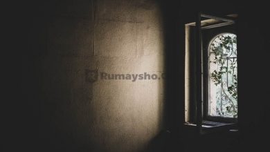 Hati-hati dengan gambar atau lukisan di arah kiblat karena dapat mengganggu shalat kita.