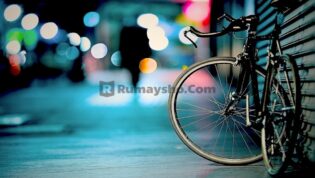 Akuisisi merupakan sebuah akad pengambilan hak dan wewenang serta kepemilikan dari suatu entitas. Akad ini dikenal dengan syuf'ah.