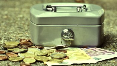 Bagaimana hukumnya jika uang kertas digabungkan dengan emas dan perak untuk melengkapi nisab?